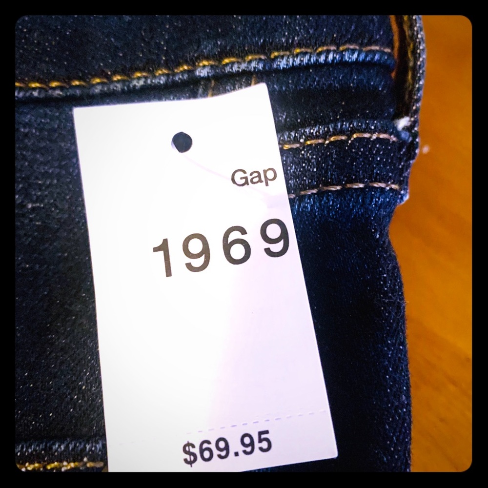 GAP Denim Capris 27/4R NWT